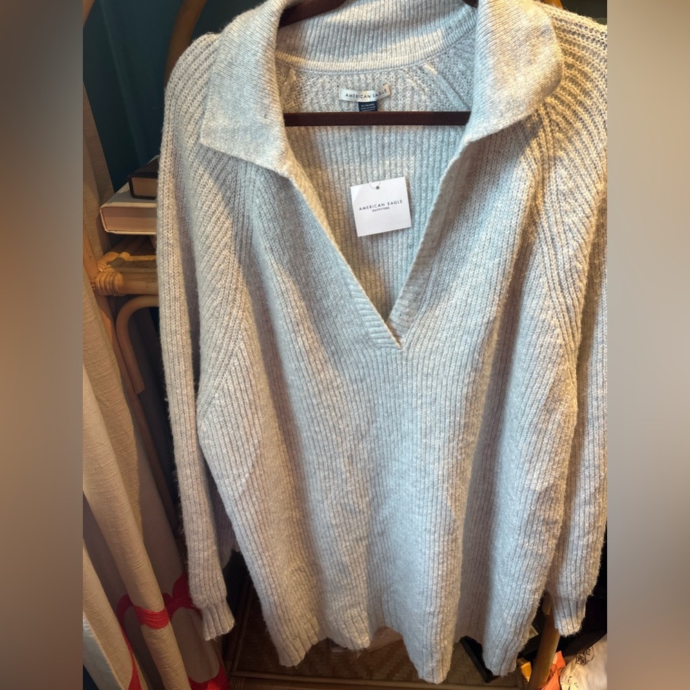 American‎ Eagle Outfitters Women's Light Gray V-Neck Sweater